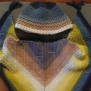 Messy bun beanie with shawl